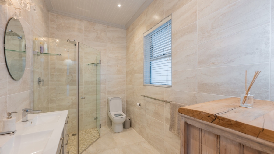 6 Bedroom Property for Sale in Struisbaai Western Cape